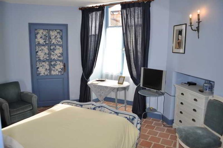 Room 3, Le Clement V, Dordogne