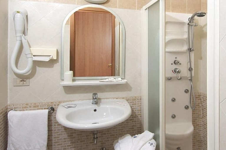 Bathroom 3, Hotel Dusseldorf, Rimini
