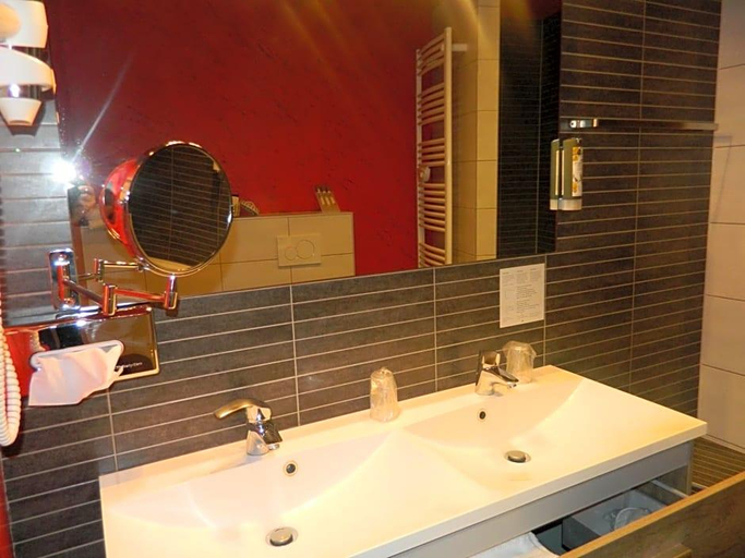 Bathroom 4, Hostellerie du Château, Haut-Rhin