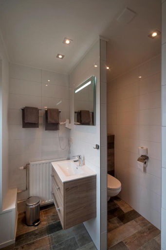 Bathroom 4, Hotel Bergrust, Margraten