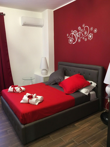 Bedroom 2, Symposium, Catania