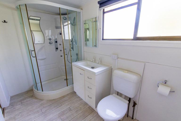 Bathroom 4, Esk Caravan Park & Motel, Esk