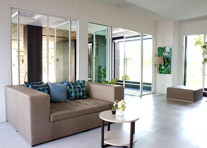 Public Area 2, Pannara Hotel, Muang Lop Buri