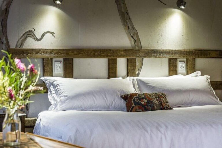 Room 5, Al Ru Farm, Adelaide