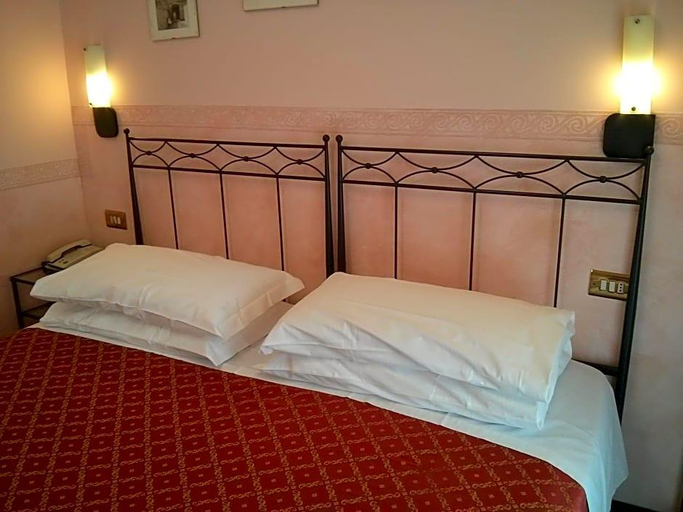 Bedroom 4, Hotel AstoriaTabiano Terme , Parma