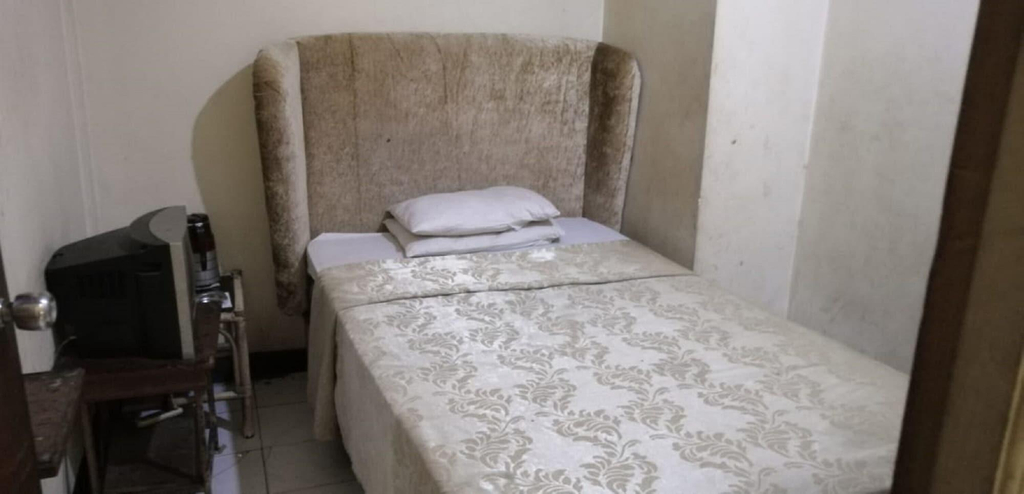 Room 5, 2452 Hotel Metro, Bandung