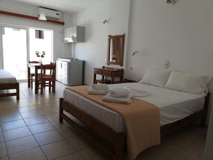 Room 3, Karmi Studios & Apartments, Crete