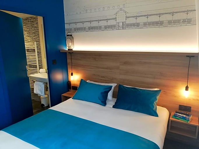 Bedroom 4, Hotel des Halles, Côte-d'Or