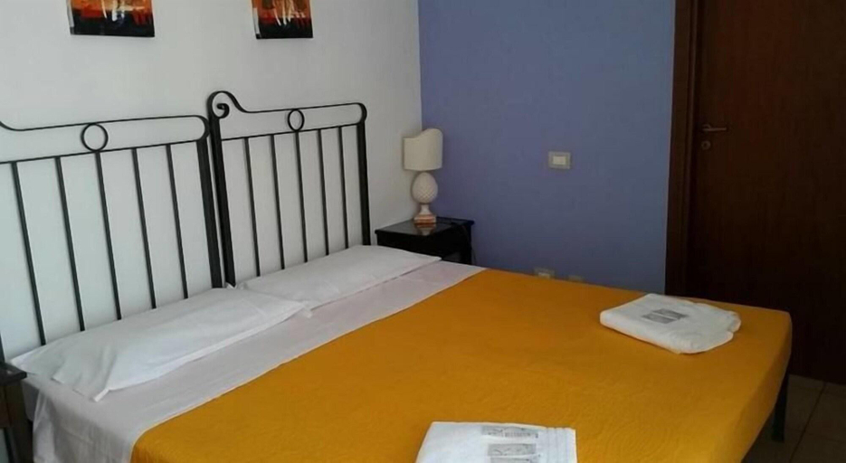 Bedroom 3, Regina Carolina, Catania