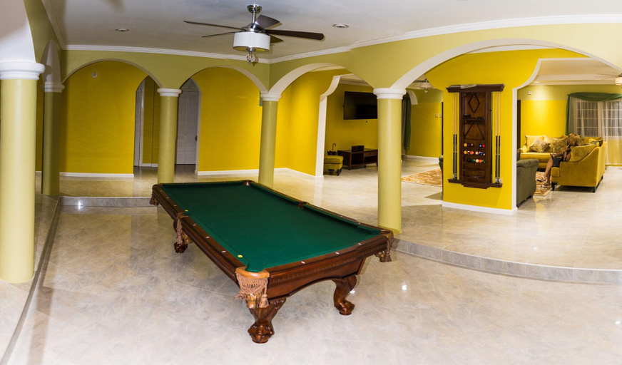 Sports and Entertainment 3, Villa Sweet Villa