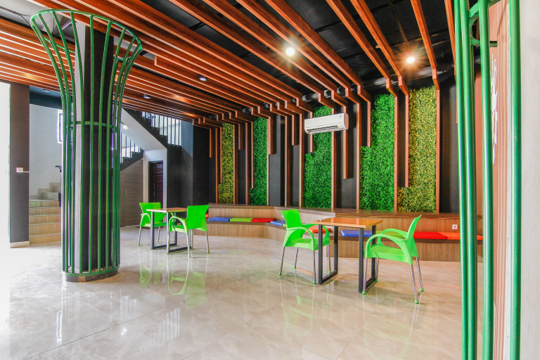 Lobby 4, 3476 Millenium Inn, Medan