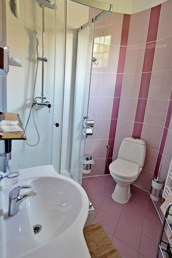 Bathroom 4, Penziã³n Daniela, Žilina
