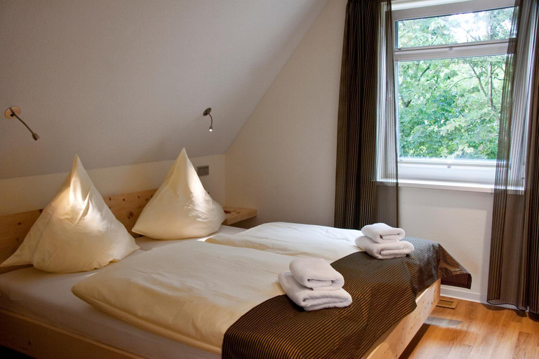 Bedroom 3, Suitenhotel Idyll Heckenrose, Wittmund
