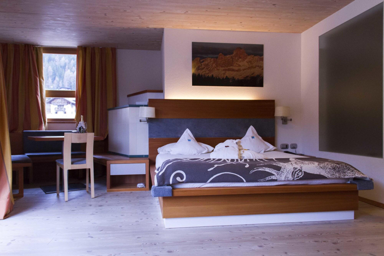 Bedroom 2, Hotel Miramonti, Trento