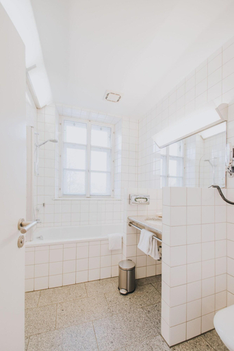Bathroom, Landgasthof Hotel zur Post, Dingolfing-Landau
