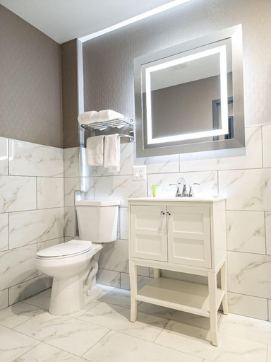 Bathroom 4, Wheeler Hotel, New York