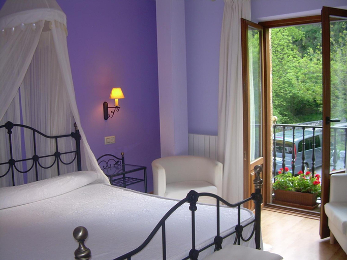 Bedroom 3, Hotel Cosgaya, Cantabria