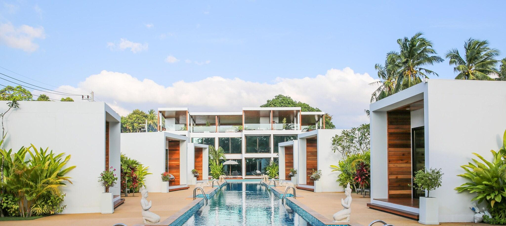 Exterior & Views