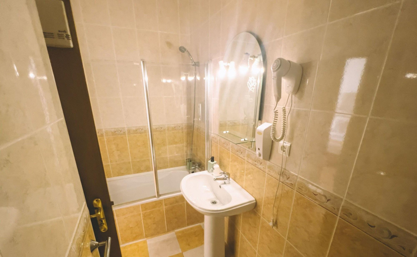 Bathroom 5, LAURUS Hotel, Lourinhã