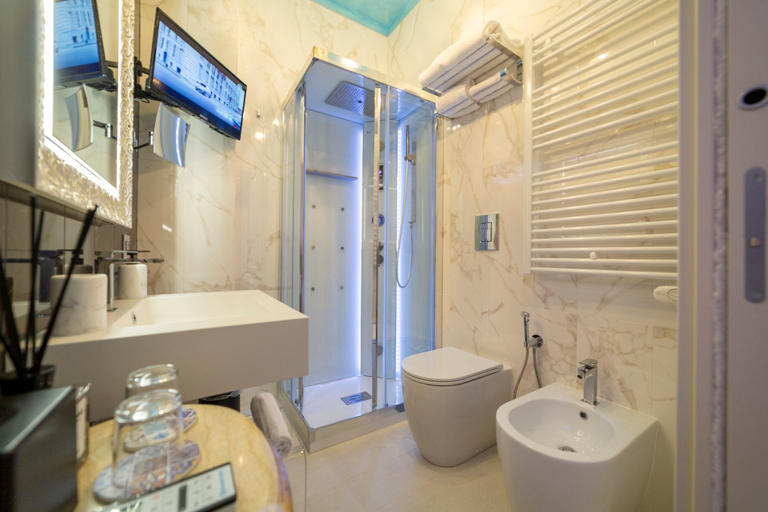 Bathroom 5, Leucosya Luxury Rooms, Salerno