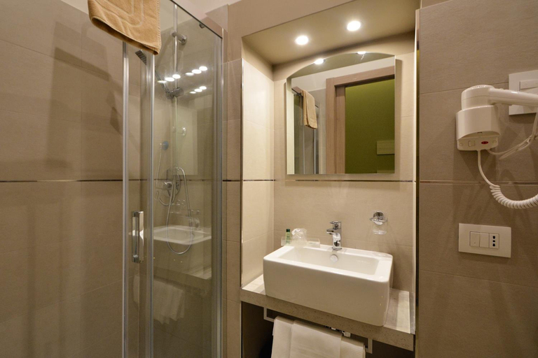 Bathroom 5, Hotel Eden, Torino