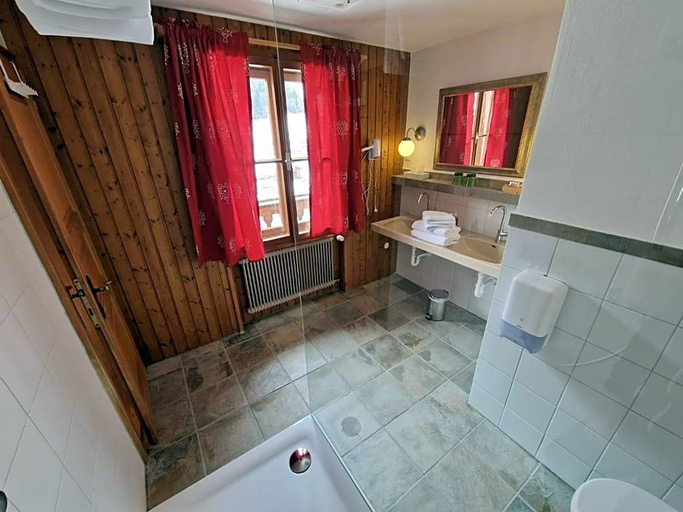 Bathroom 5, Schlosswirt, Spittal an der Drau