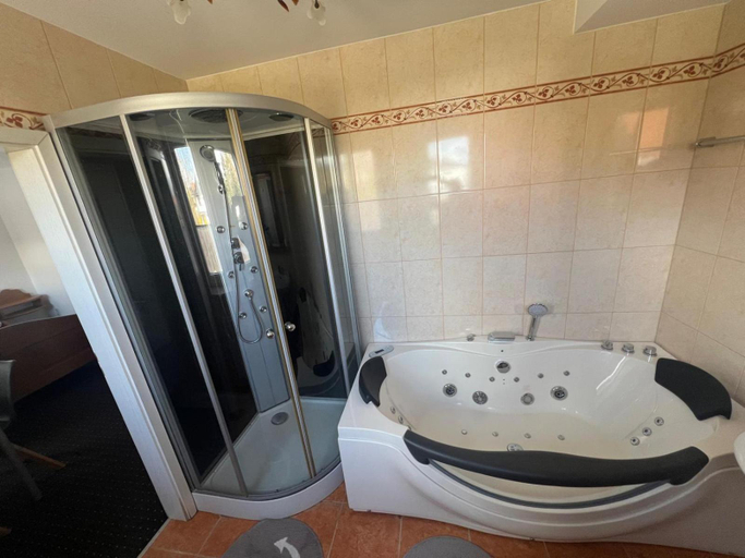 Bathroom 3, Hotel und Restaurant Caldener Hof, Kassel