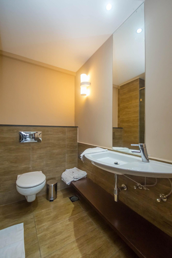 Bathroom 5, Taarifa Suites by Dunhill Serviced Apartments, Westlands