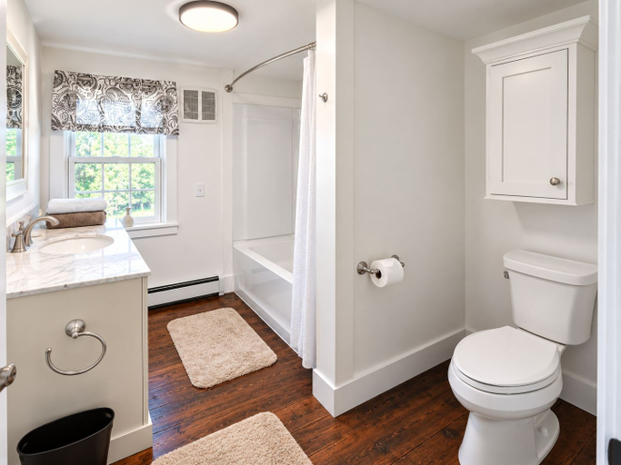 Bathroom 3, The Cottage Inn At Amos Lake, New London