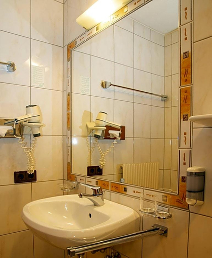 Bathroom 4, Viktoria, Landeck