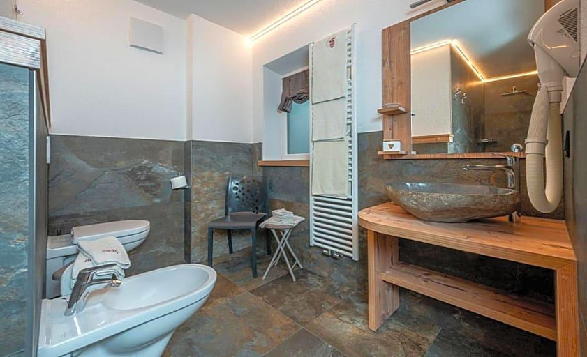Bathroom 3, Albergo Aida, Trento