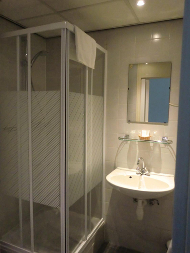 Bathroom 3, Hotel De Abdij, Haelen