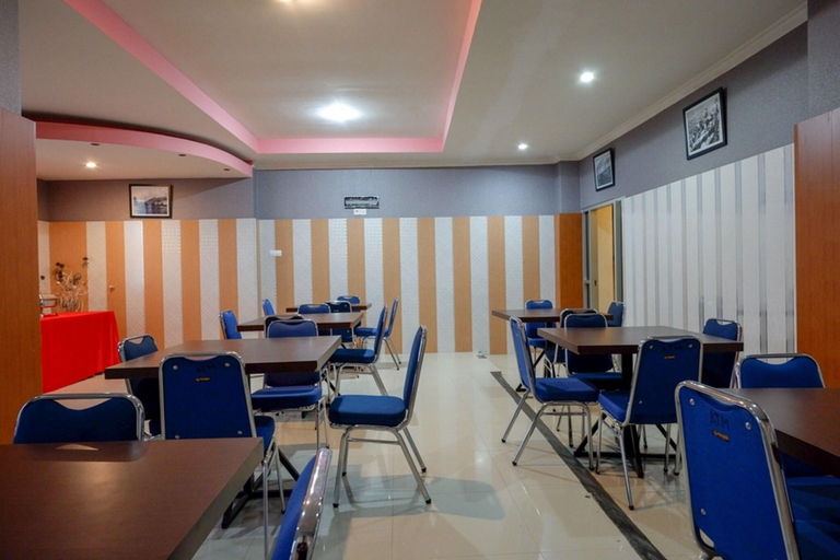 Restaurant 5, Formerly RedDoorz near Citraland Waterpark Kendari, Kendari