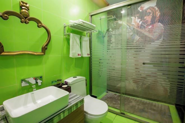 Bathroom 4, Yueyang Qingcheng Theme Hotel, Yueyang