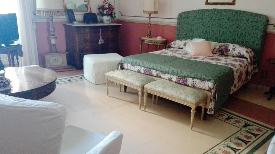 Room 5, B&B Flora House, Salerno