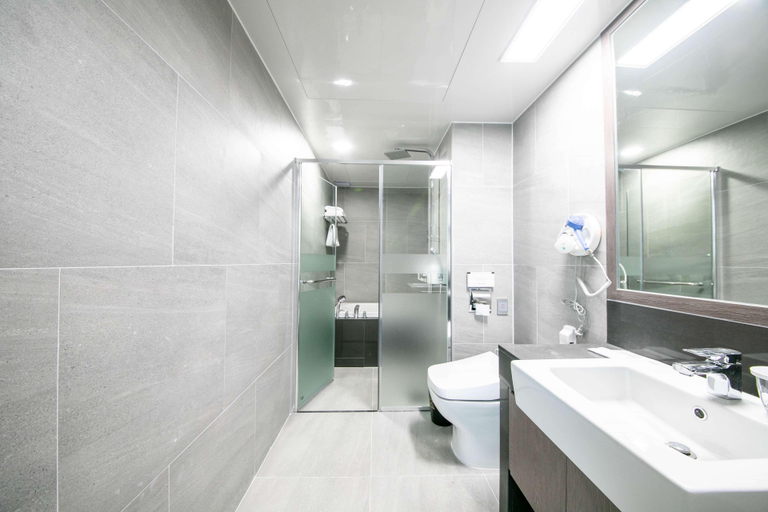 Bathroom 4, Golden Tulip Essential Namgang, Jinju