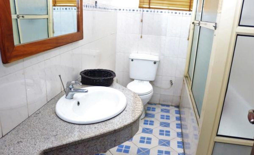 Bathroom 4, Golf Prince Hotel, Port Harcourt