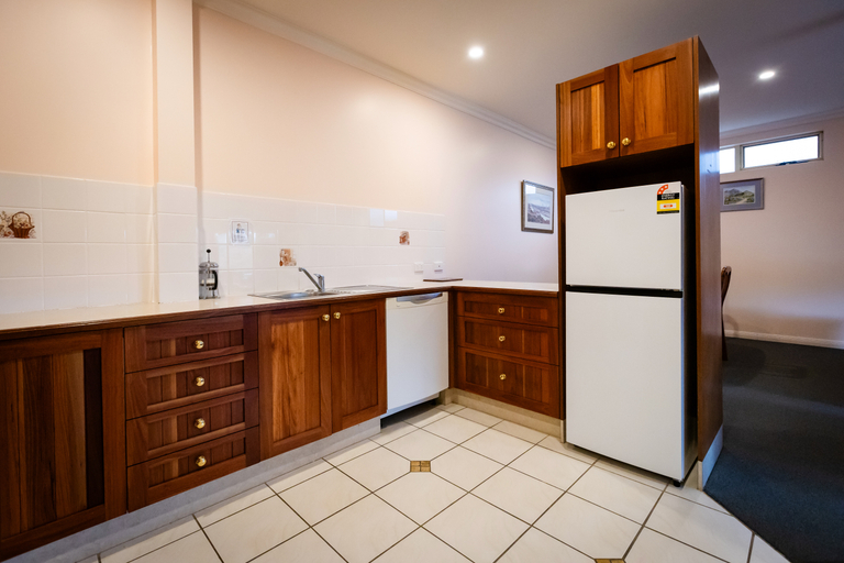Room 3, Robyn's Nest Lakeside Resort, Bega Valley