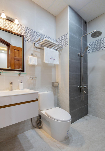 Bathroom 4, Nhat Minh Anh Hotel, Ho Chi Minh City