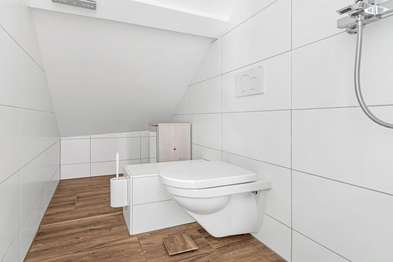 Bathroom 3, HouseofHarmony, Meilen