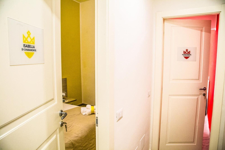 Room 5, Borgo Angioino, Napoli