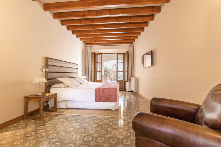 Room 5, D'Es Puig, Baleares