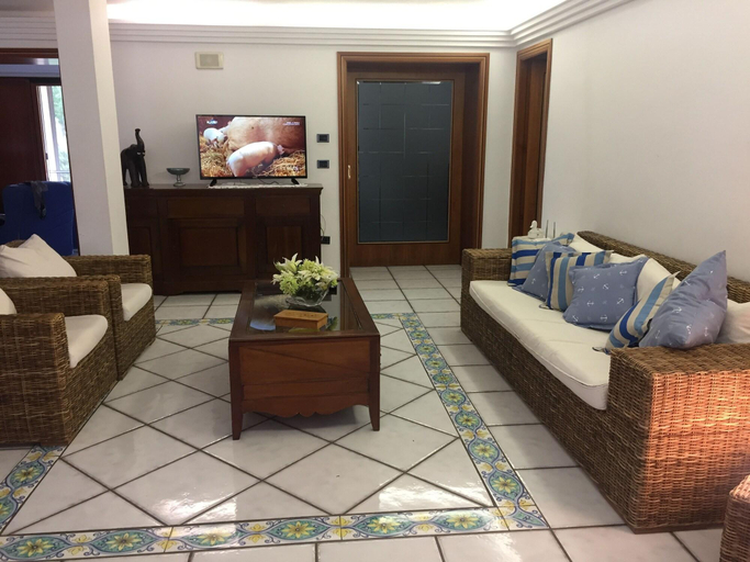 Lobby 2, Villa Irma, Napoli