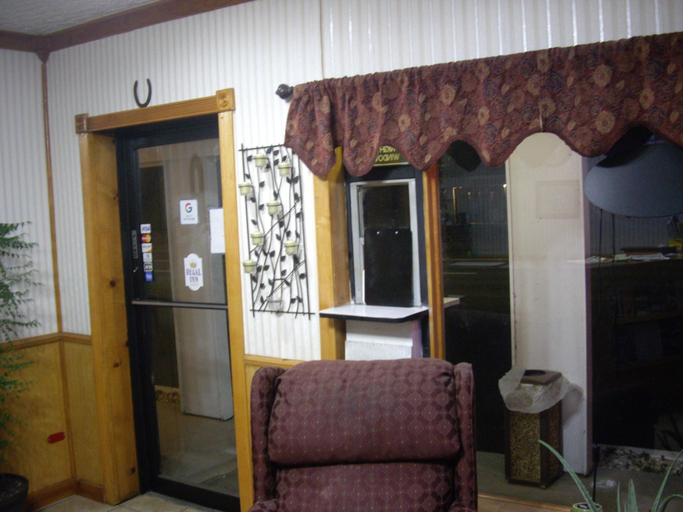 Lobby 5, Regal Inn, Kay