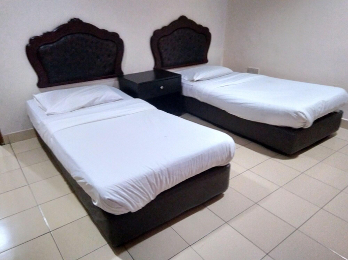 Room 2, OYO 90376 Centre Point Hotel, Limbang