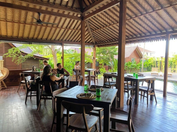 Food & Drinks 5, Kayu Village, Badung