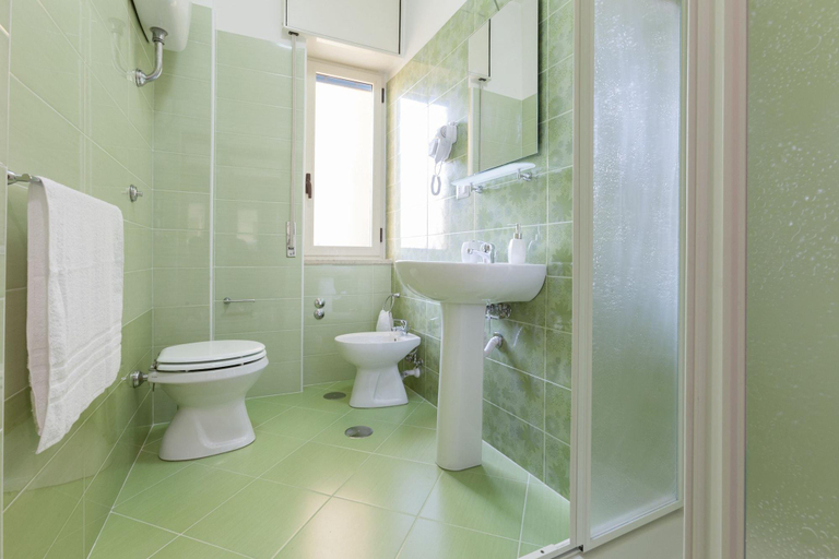 Bathroom 5, B&B La Primula, Napoli