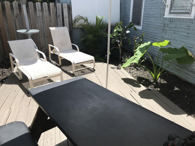 Terrace 4, Inn Leather Guest House - Male Only LGBT, Broward