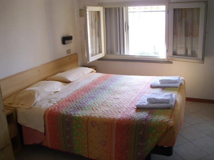Bedroom 2, HOTEL LEONARDO DA VINCI, Pesaro E Urbino
