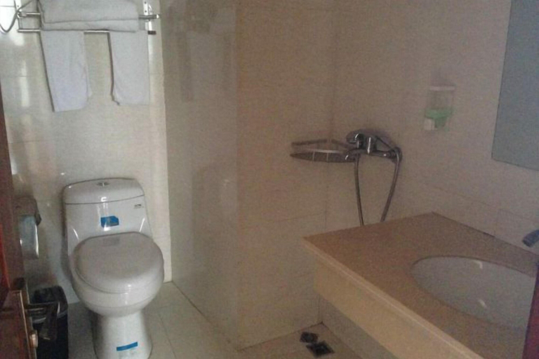 Bathroom, Huangjing Holiday Hotel